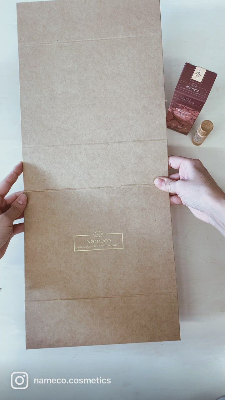 Edle Nâmeco Magnet-Geschenkbox mit goldener Logo Gravur | aus Naturpapier